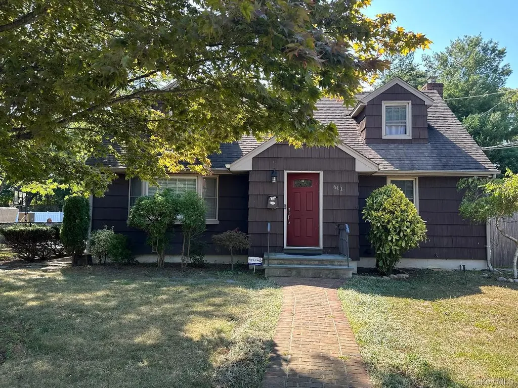 611 Asharoken Boulevard Bay Shore NY 11706