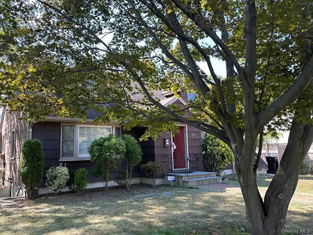 611 Asharoken Boulevard Bay Shore NY 11706
