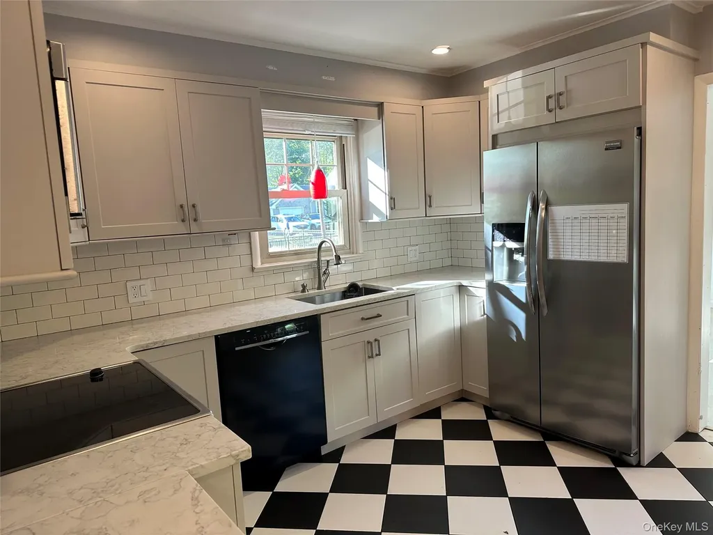 611 Asharoken Boulevard Bay Shore NY 11706