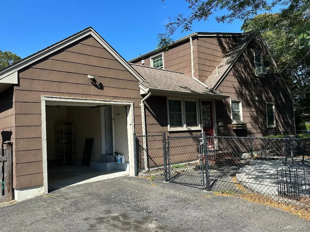 611 Asharoken Boulevard Bay Shore NY 11706