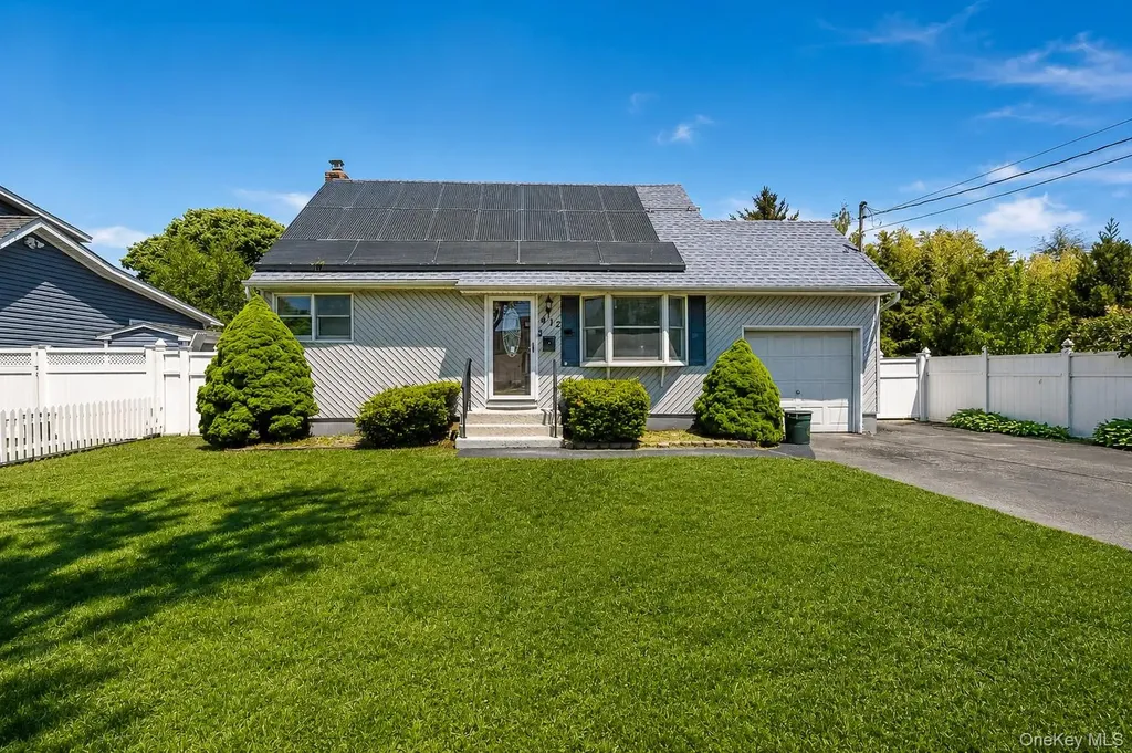 412 37th Street Lindenhurst NY 11757