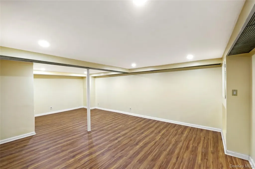 412 37th Street Lindenhurst NY 11757