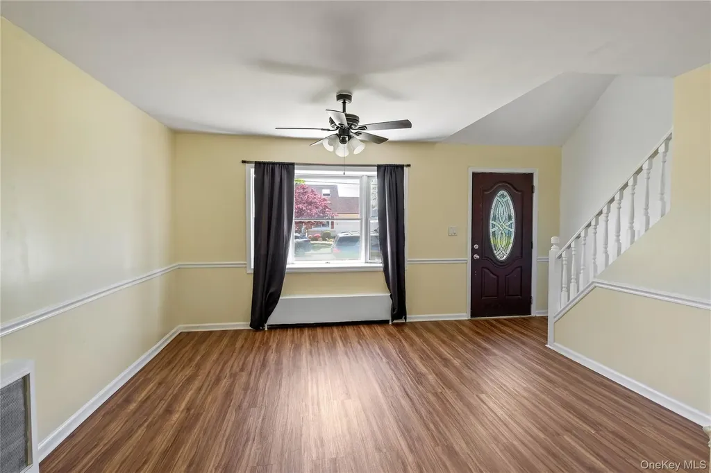 412 37th Street Lindenhurst NY 11757