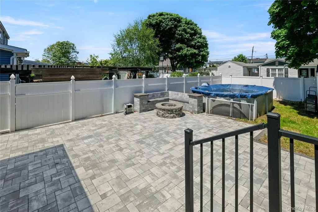 412 37th Street Lindenhurst NY 11757