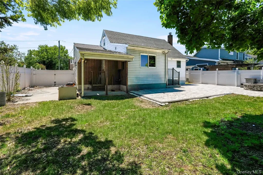 412 37th Street Lindenhurst NY 11757