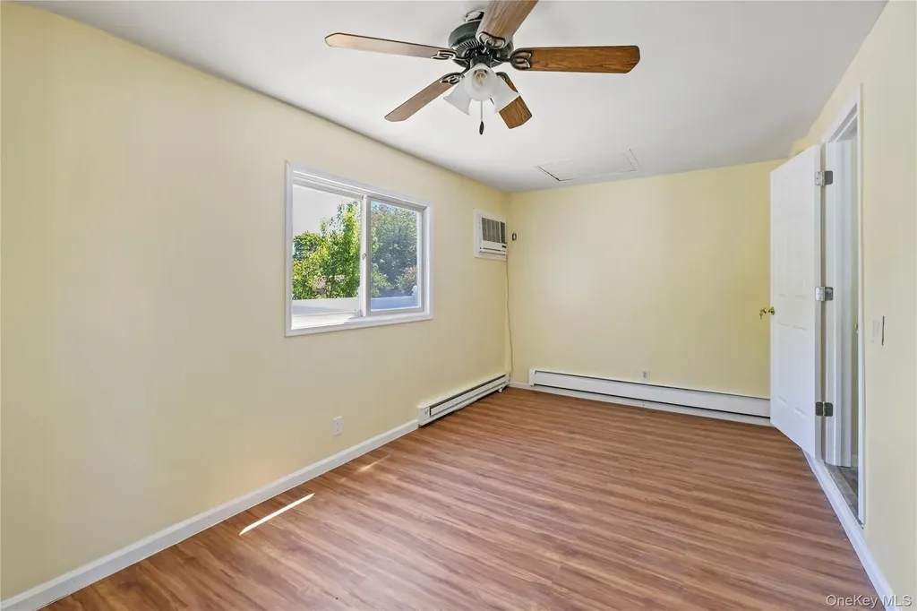 412 37th Street Lindenhurst NY 11757