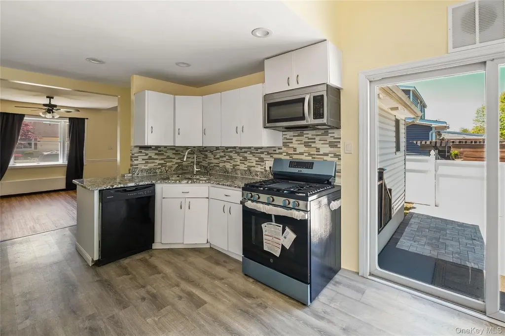 412 37th Street Lindenhurst NY 11757