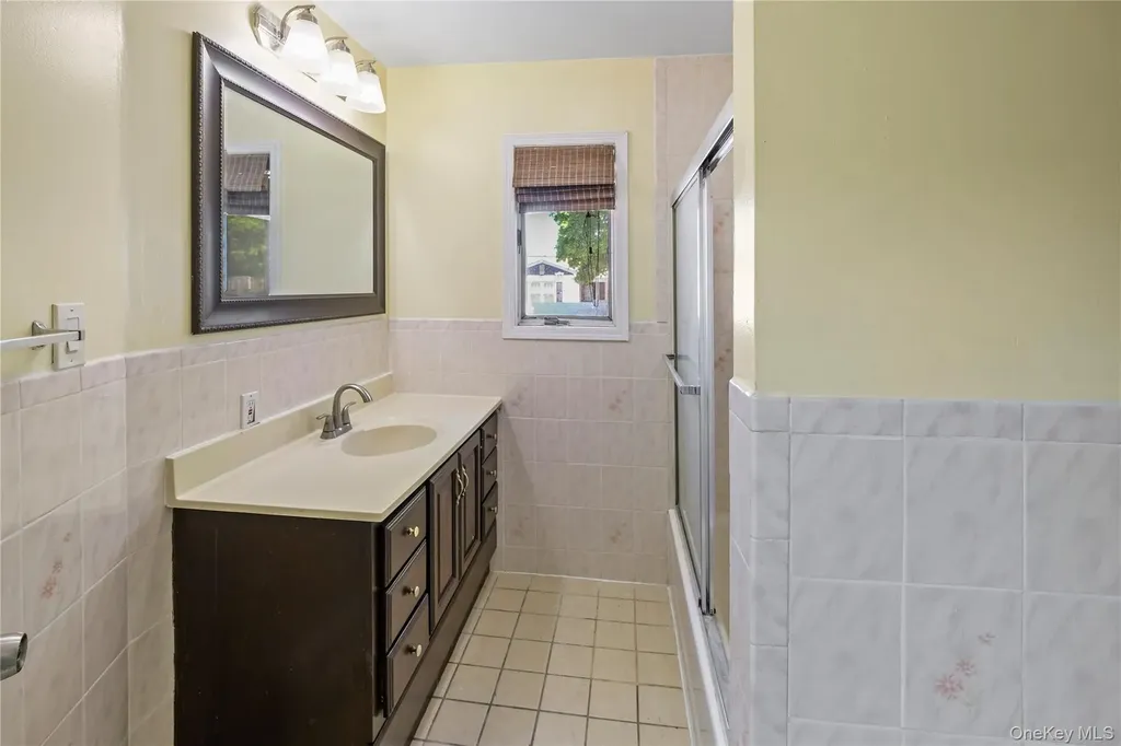 412 37th Street Lindenhurst NY 11757