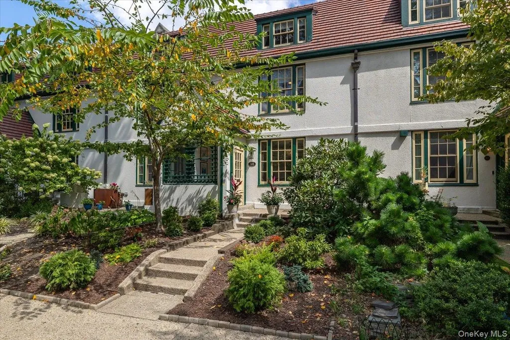 306 Burns Street Forest Hills NY 11375