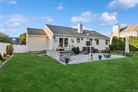 45 Meadow Court Manorville NY 11949