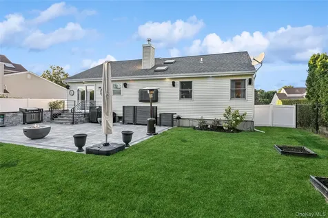 45 Meadow Court Manorville NY 11949