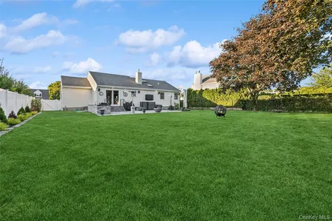 45 Meadow Court Manorville NY 11949