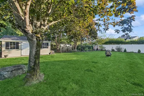 45 Meadow Court Manorville NY 11949