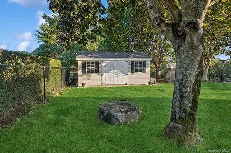 45 Meadow Court Manorville NY 11949