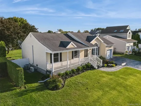 45 Meadow Court Manorville NY 11949