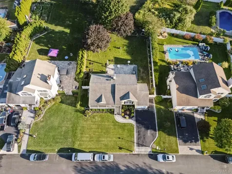 45 Meadow Court Manorville NY 11949