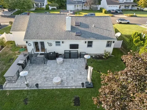 45 Meadow Court Manorville NY 11949