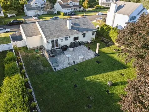 45 Meadow Court Manorville NY 11949