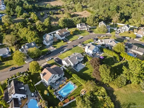 45 Meadow Court Manorville NY 11949