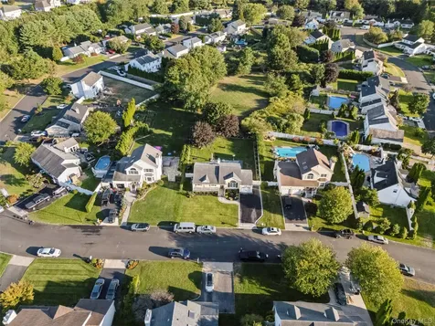 45 Meadow Court Manorville NY 11949