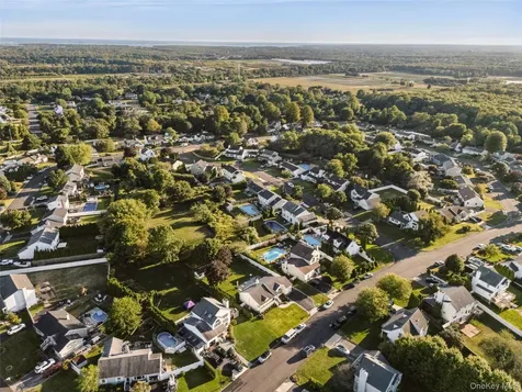 45 Meadow Court Manorville NY 11949