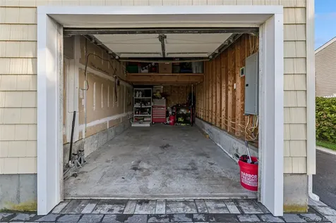 45 Meadow Court Manorville NY 11949