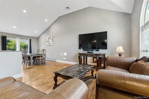 45 Meadow Court Manorville NY 11949