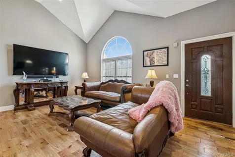 45 Meadow Court Manorville NY 11949