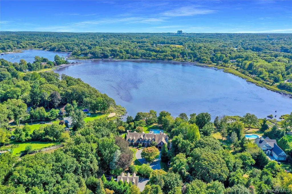63 Dyke Road Setauket NY 11733
