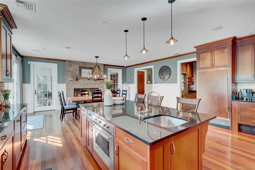 63 Dyke Road Setauket NY 11733