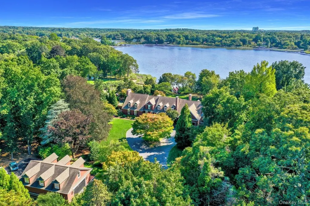 63 Dyke Road Setauket NY 11733
