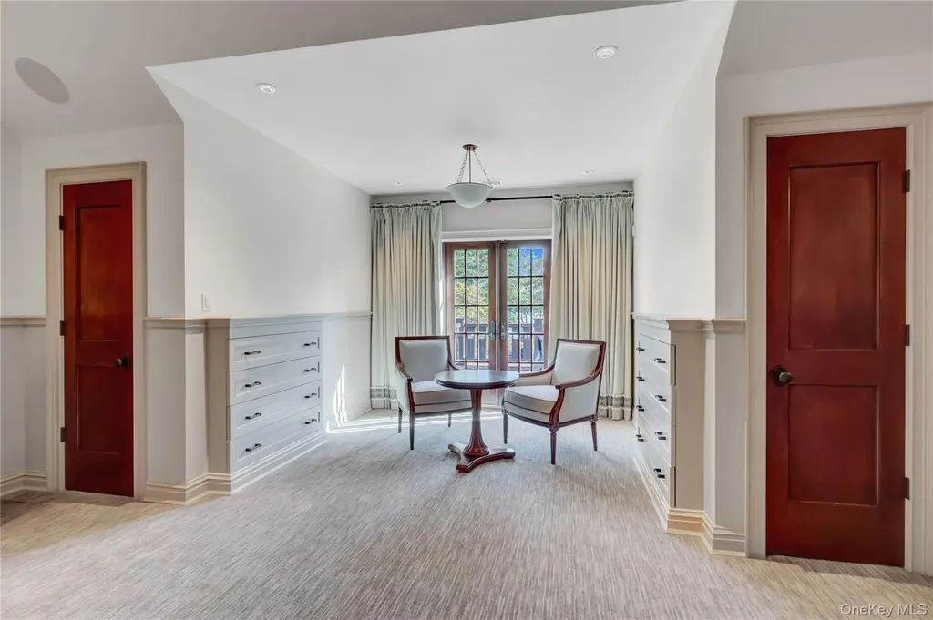 63 Dyke Road Setauket NY 11733