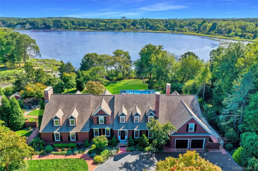 63 Dyke Road Setauket NY 11733