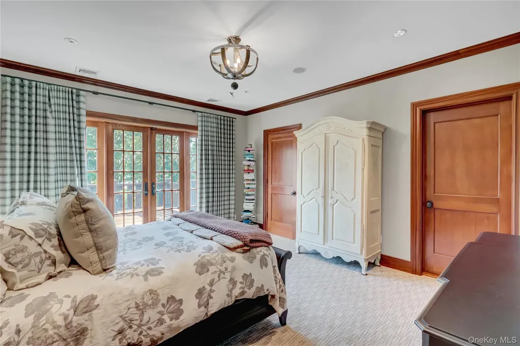 63 Dyke Road Setauket NY 11733