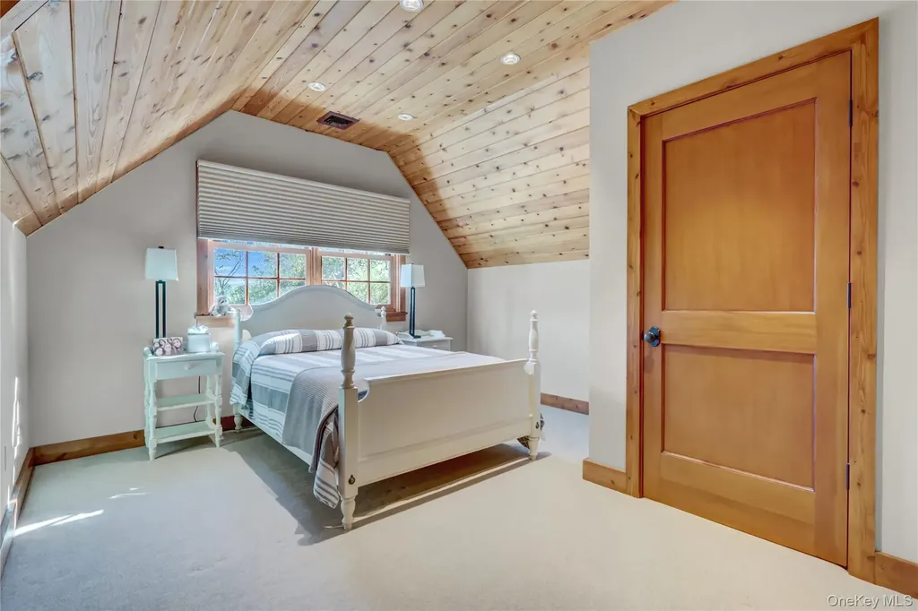 63 Dyke Road Setauket NY 11733