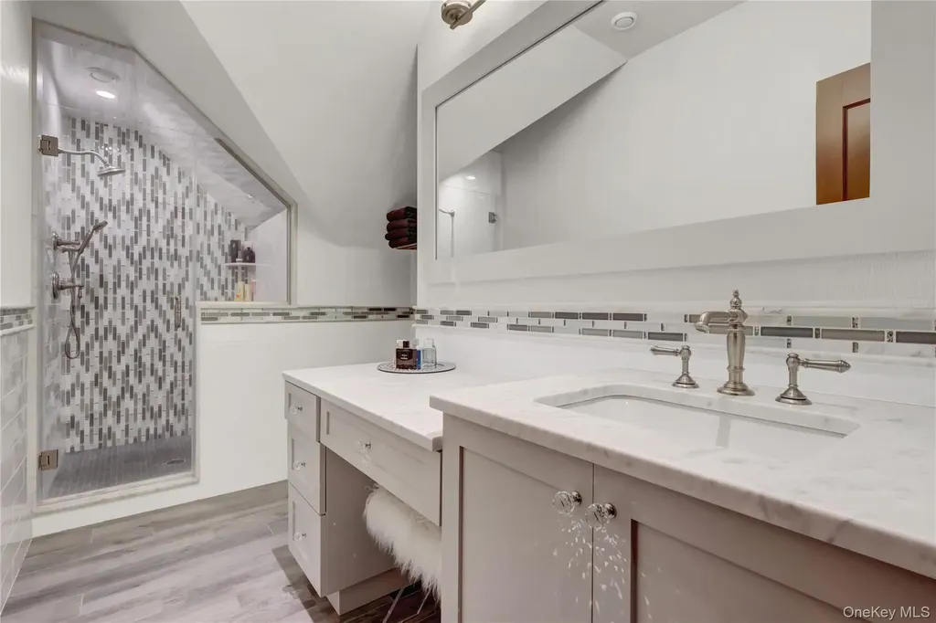 63 Dyke Road Setauket NY 11733