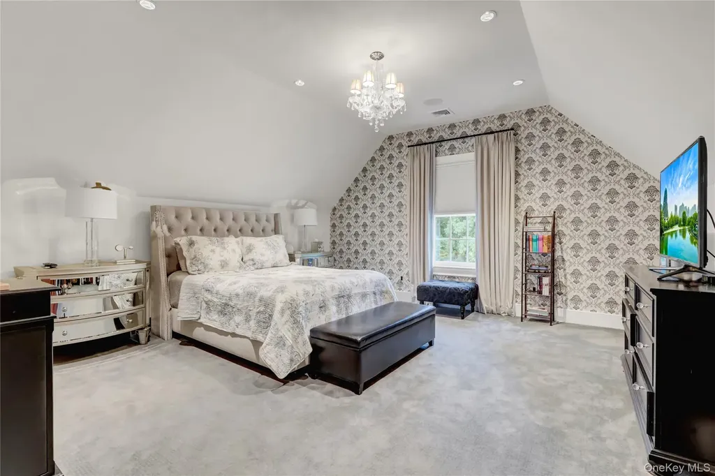 63 Dyke Road Setauket NY 11733