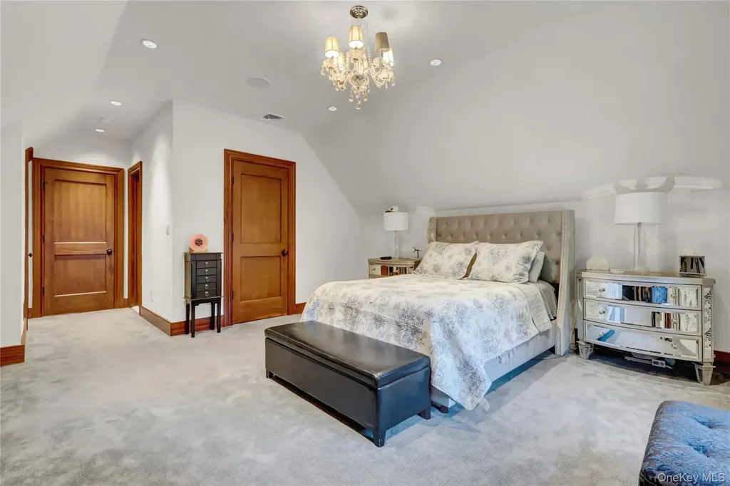 63 Dyke Road Setauket NY 11733