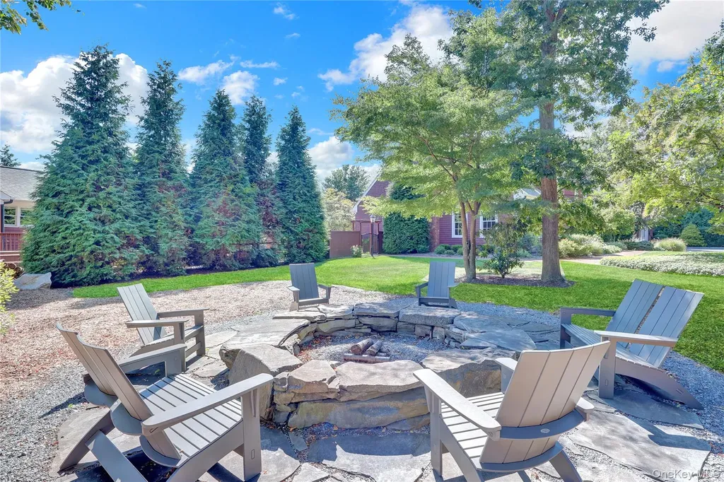 63 Dyke Road Setauket NY 11733