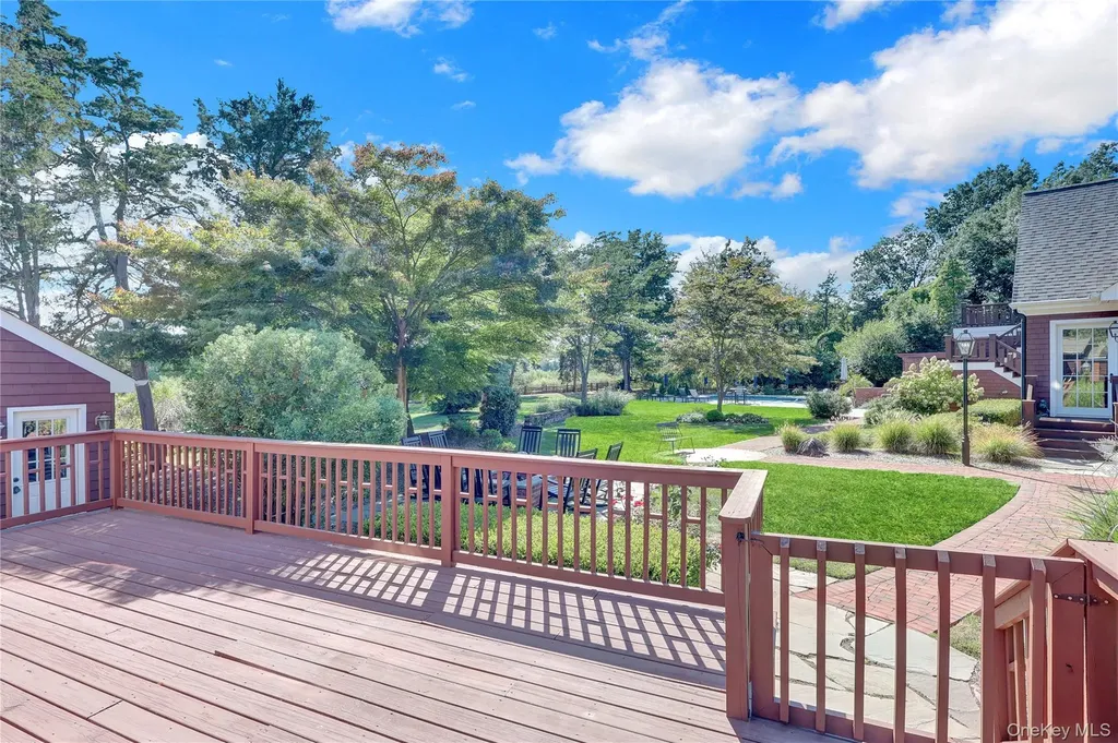63 Dyke Road Setauket NY 11733