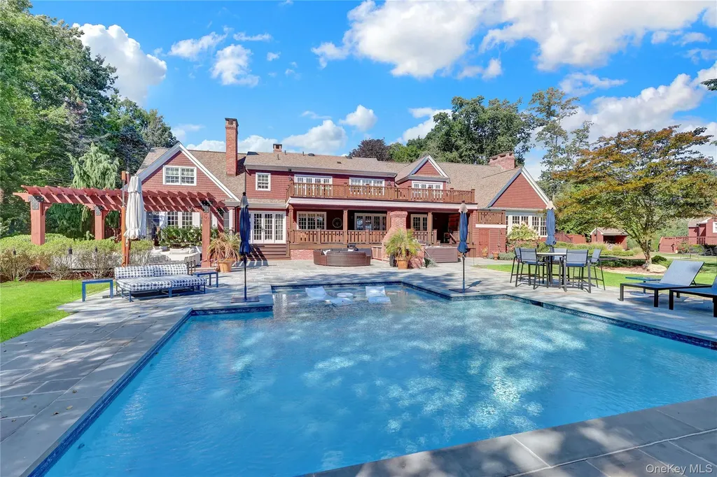 63 Dyke Road Setauket NY 11733