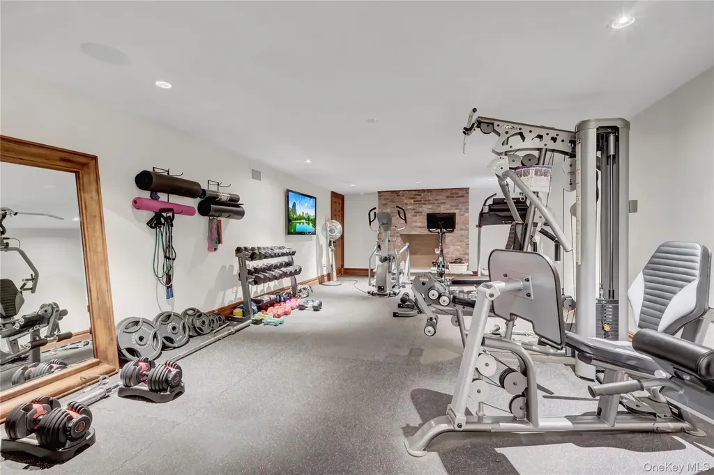 63 Dyke Road Setauket NY 11733