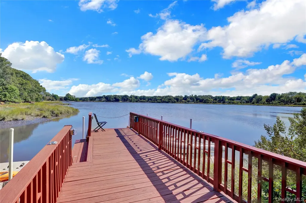 63 Dyke Road Setauket NY 11733