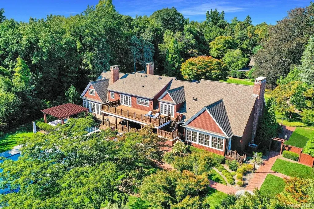 63 Dyke Road Setauket NY 11733