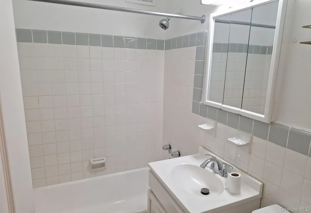 825 Morrison Avenue Bronx NY 10473