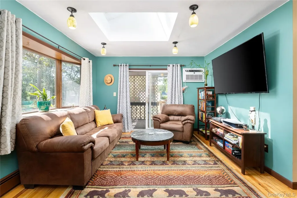 16 Daisy Place Selden NY 11784