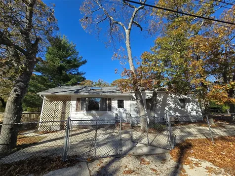 16 Daisy Place Selden NY 11784