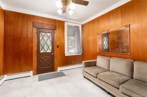 16 Daisy Place Selden NY 11784