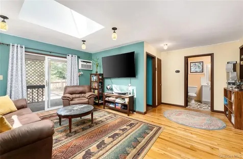 16 Daisy Place Selden NY 11784