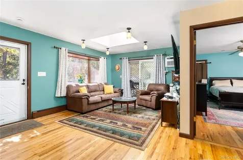 16 Daisy Place Selden NY 11784